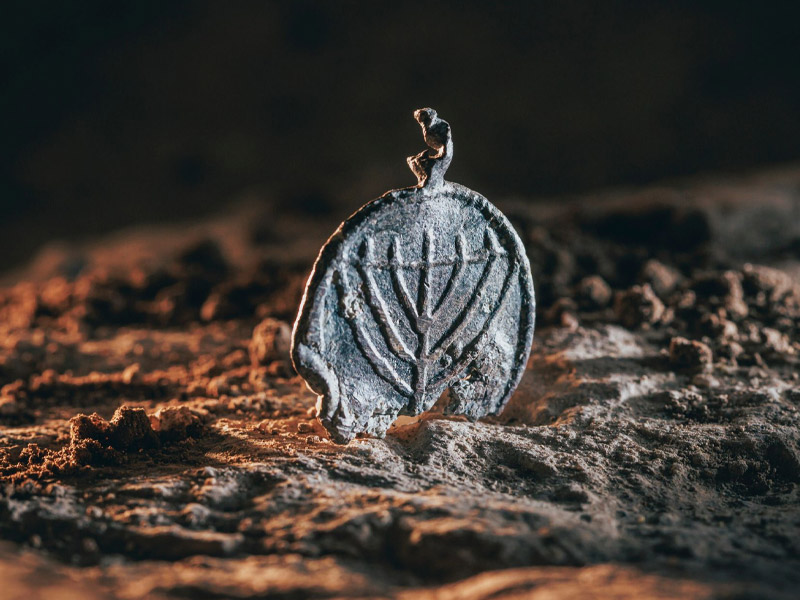 https://www.gov.il/BlobFolder/generalpage/1300-year-old-lead-pendant-uncovered-during-archaeological-excavations-15-dec-2025/en/English_HISTORY_Archaeology_LP-05.jpg