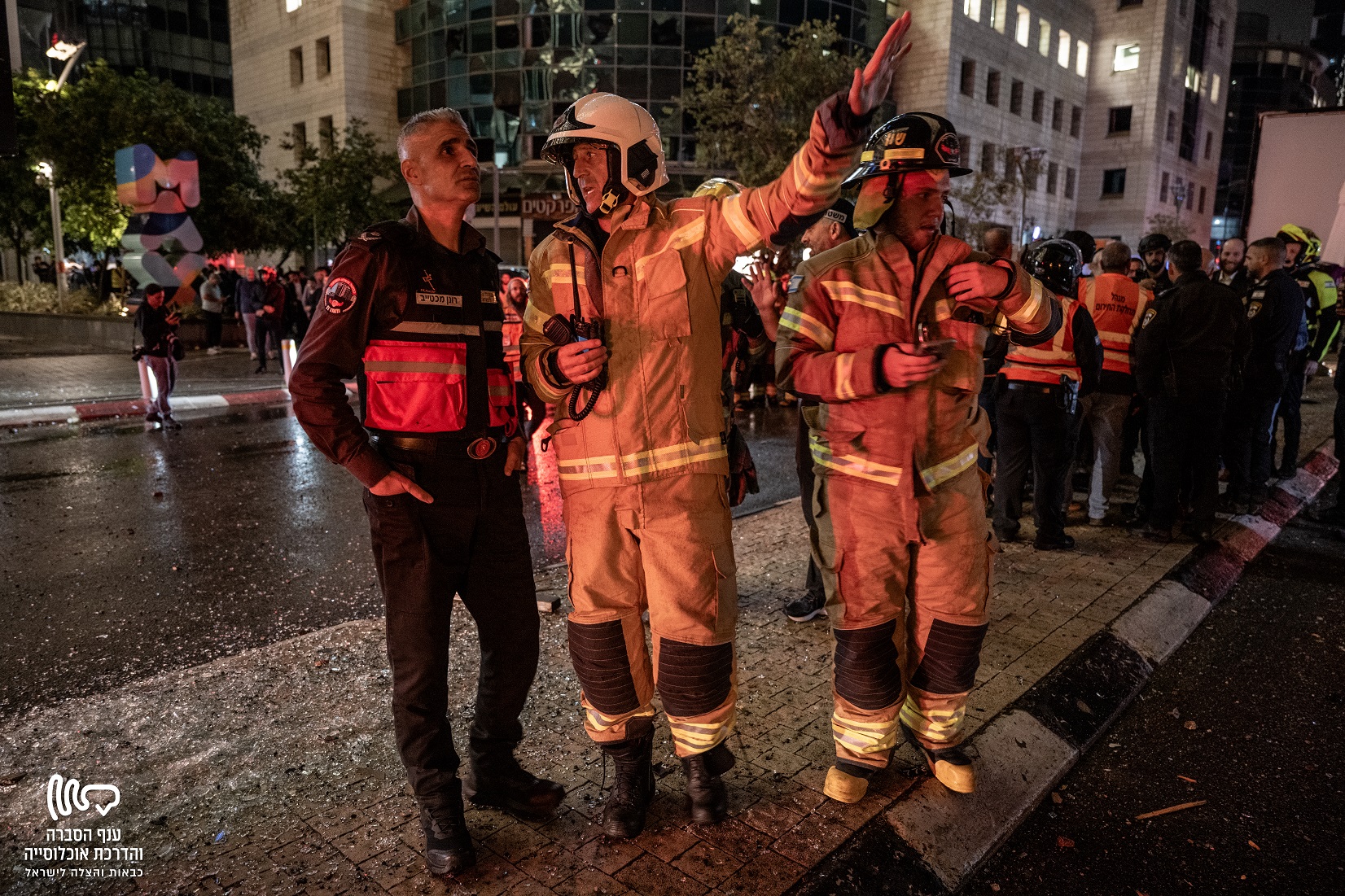 טפסר רונן מכטייב וסגן מפקד תחנת רמת גן, סגן טפסר רפאל בלחסן בזירה