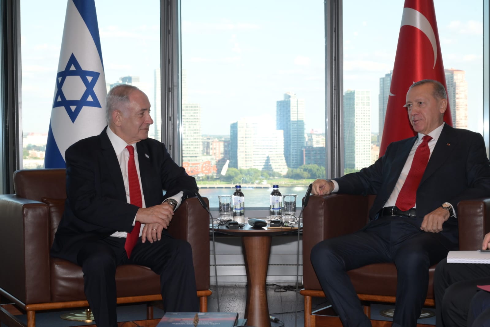 ראש הממשלה בנימין נתניהו ונשיא טורקיה ארדואן במהלך ביקורו של רה